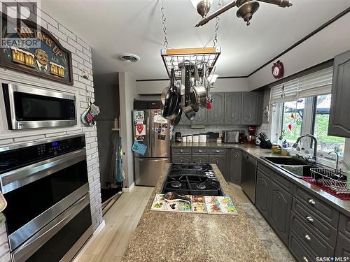 310 2Nd Avenue S, Rockglen, SK - Indoor Photo Showing Kitchen With Double Sink
