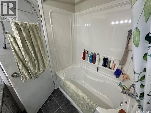 310 2Nd Avenue S, Rockglen, SK - Indoor Photo Showing Bathroom