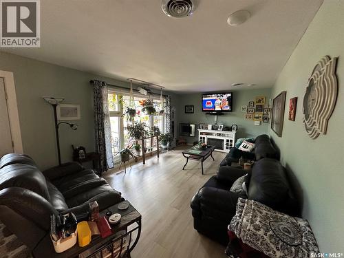 310 2Nd Avenue S, Rockglen, SK - Indoor Photo Showing Living Room