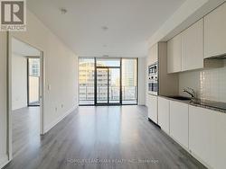 501 - 11 WELLESLEY STREET W Toronto, ON M4Y 0G4