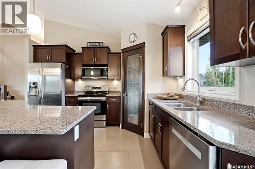 627 Paton Way, Saskatoon, SK - Indoor Photo Showing Kitchen With Stainless Steel Kitchen With Double Sink With Upgraded Kitchen