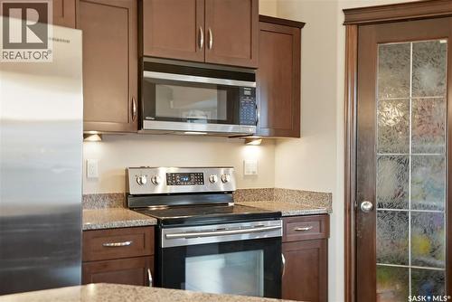 627 Paton Way, Saskatoon, SK - Indoor Photo Showing Kitchen