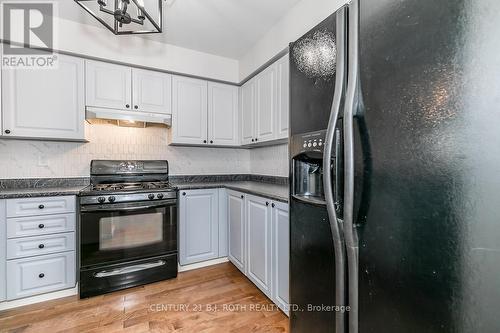 18 - 430 Mapleview Drive E, Barrie, ON - Indoor Photo Showing Kitchen