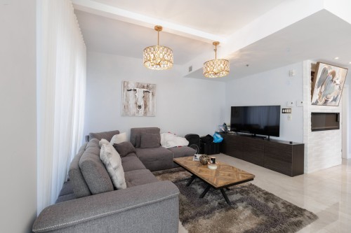 Salon - 905-14399 Boul. Gouin O., Montréal (Pierrefonds-Roxboro), QC - Indoor Photo Showing Living Room