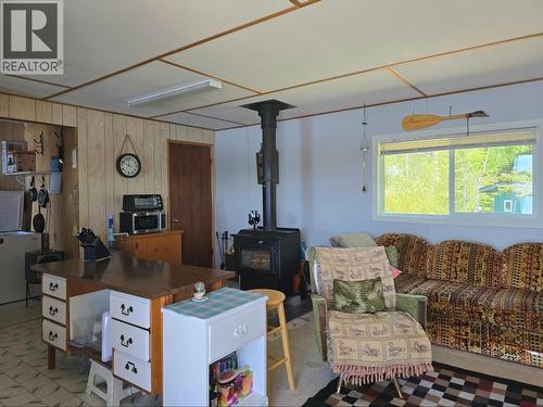 4209 Antoine Lake Road, Horsefly, BC - Indoor Photo Showing Living Room