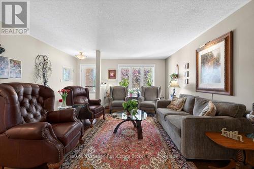 113 B 13Th Avenue, Hanover, ON - Indoor Photo Showing Living Room
