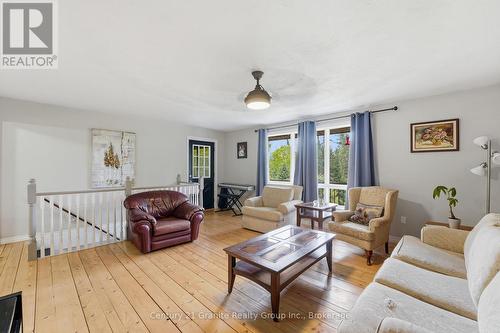1937 Mumford Road, Highlands East (Cardiff Ward), ON - Indoor Photo Showing Living Room
