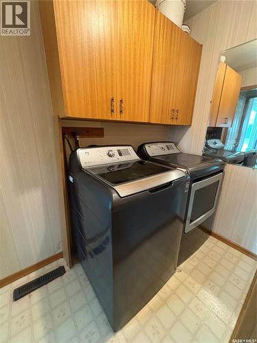 660 Alberta Avenue, Foam Lake, SK - Indoor Photo Showing Laundry Room