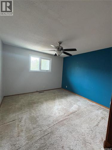 660 Alberta Avenue, Foam Lake, SK - Indoor Photo Showing Garage