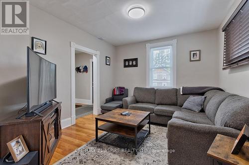 391 Third Avenue, Pembroke, ON - Indoor Photo Showing Living Room
