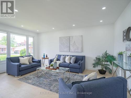 63 Champlain Avenue, Hamilton, ON - Indoor Photo Showing Living Room
