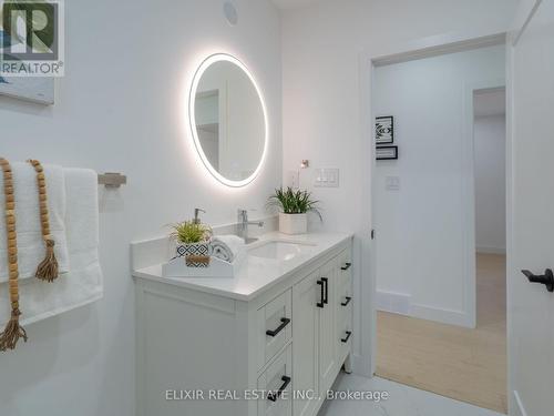 63 Champlain Avenue, Hamilton, ON - Indoor Photo Showing Bathroom