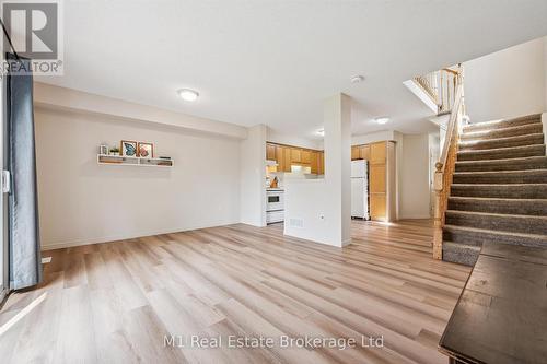 27 - 124 Gosling Gardens, Guelph (Clairfields/Hanlon Business Park), ON - Indoor Photo Showing Other Room