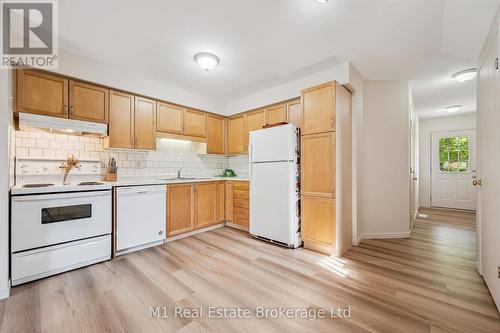 27 - 124 Gosling Gardens, Guelph (Clairfields/Hanlon Business Park), ON - Indoor Photo Showing Kitchen