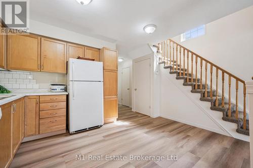 27 - 124 Gosling Gardens, Guelph (Clairfields/Hanlon Business Park), ON - Indoor Photo Showing Kitchen