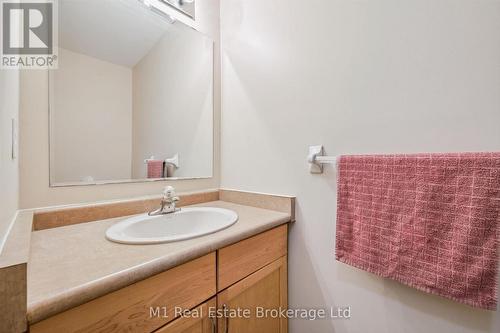 27 - 124 Gosling Gardens, Guelph (Clairfields/Hanlon Business Park), ON - Indoor Photo Showing Bathroom