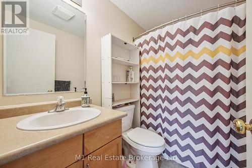 27 - 124 Gosling Gardens, Guelph (Clairfields/Hanlon Business Park), ON - Indoor Photo Showing Bathroom