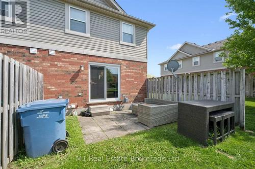 27 - 124 Gosling Gardens, Guelph (Clairfields/Hanlon Business Park), ON - Outdoor With Exterior