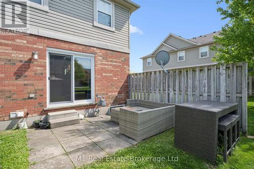 27 - 124 Gosling Gardens, Guelph (Clairfields/Hanlon Business Park), ON - Outdoor With Exterior