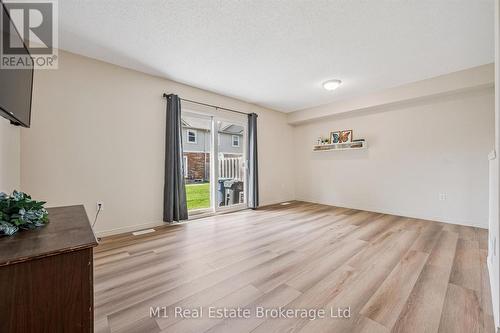 27 - 124 Gosling Gardens, Guelph (Clairfields/Hanlon Business Park), ON - Indoor Photo Showing Other Room