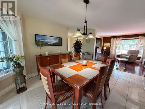 804164 Golf Course Road, Temiskaming Shores (New Liskeard), ON - Indoor Photo Showing Dining Room