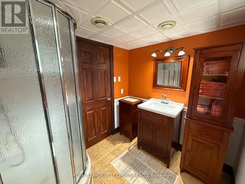804164 Golf Course Road, Temiskaming Shores (New Liskeard), ON - Indoor Photo Showing Bathroom