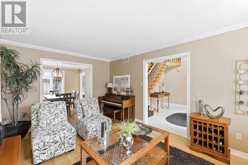 198 Pine Valley Drive, London South, ON - Indoor Photo Showing Living Room