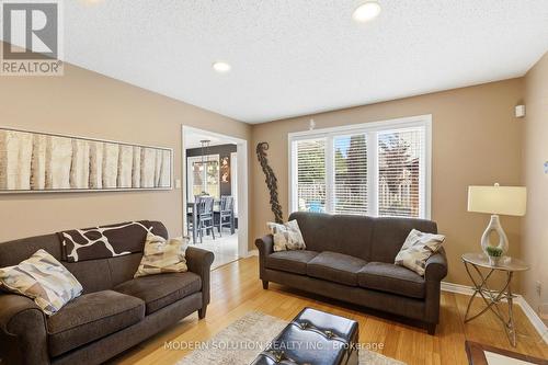 198 Pine Valley Drive, London South, ON - Indoor Photo Showing Living Room