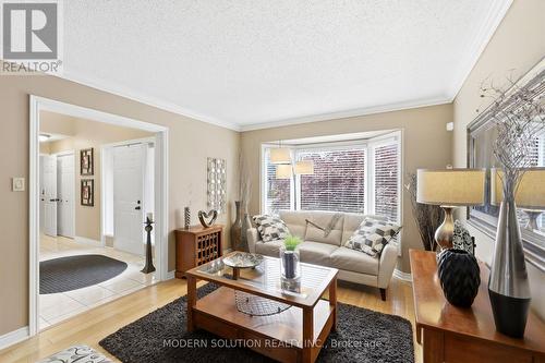 198 Pine Valley Drive, London South, ON - Indoor Photo Showing Living Room