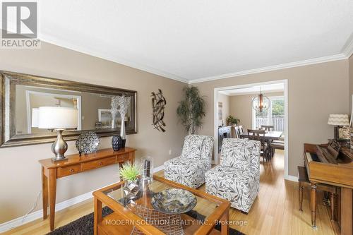 198 Pine Valley Drive, London South, ON - Indoor Photo Showing Living Room