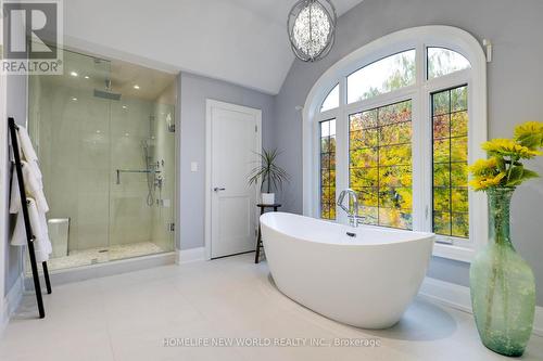 3 Burton Grove, King, ON - Indoor Photo Showing Bathroom
