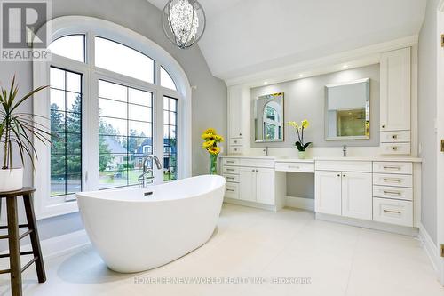 3 Burton Grove, King, ON - Indoor Photo Showing Bathroom