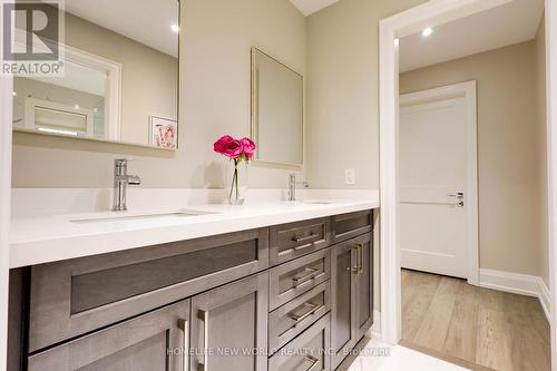 3 Burton Grove, King, ON - Indoor Photo Showing Bathroom