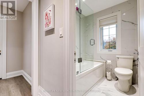 3 Burton Grove, King, ON - Indoor Photo Showing Bathroom