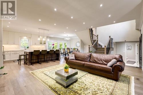3 Burton Grove, King, ON - Indoor Photo Showing Living Room