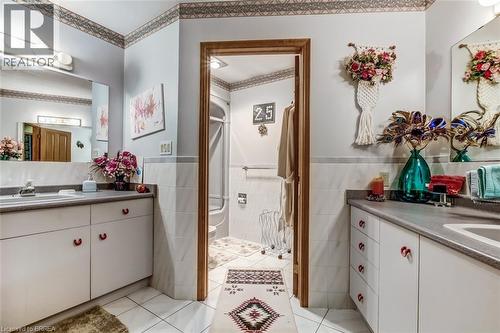 999 5 Concession W, Flamborough, ON - Indoor Photo Showing Bathroom