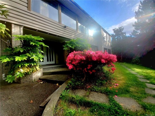 4355 Emily Carr Dr, Saanich, BC 
