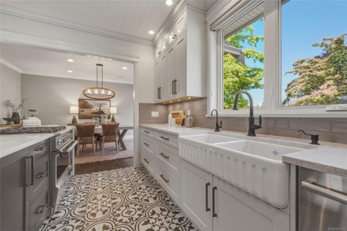 6429 Bryn Rd, Central Saanich, BC 