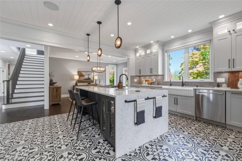6429 Bryn Rd, Central Saanich, BC 