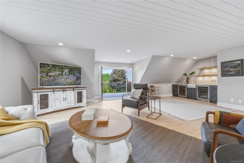 6429 Bryn Rd, Central Saanich, BC 