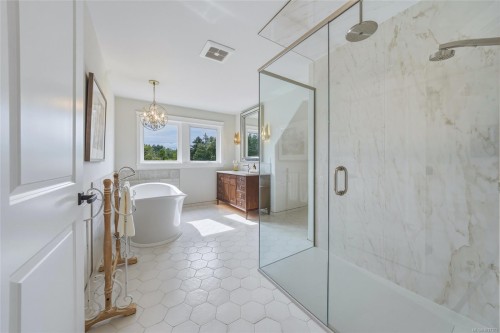 6429 Bryn Rd, Central Saanich, BC 