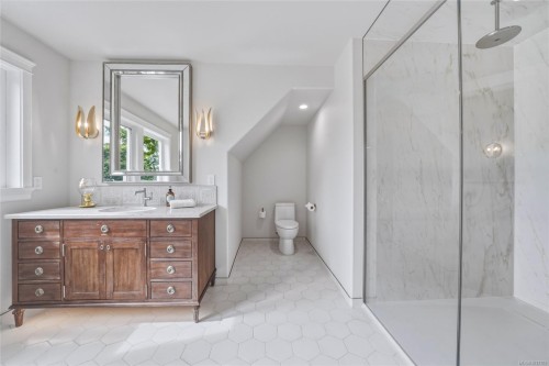 6429 Bryn Rd, Central Saanich, BC 