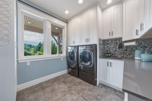 6429 Bryn Rd, Central Saanich, BC 