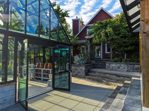 6429 Bryn Rd, Central Saanich, BC 