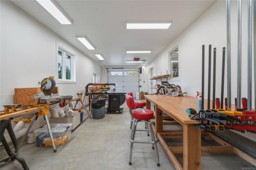 6429 Bryn Rd, Central Saanich, BC 