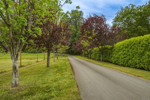 6429 Bryn Rd, Central Saanich, BC 