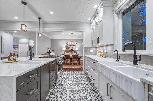 6429 Bryn Rd, Central Saanich, BC 