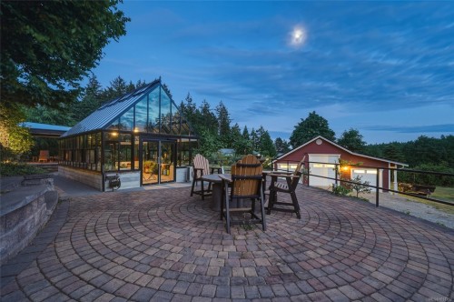 6429 Bryn Rd, Central Saanich, BC 