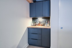 Bar - 