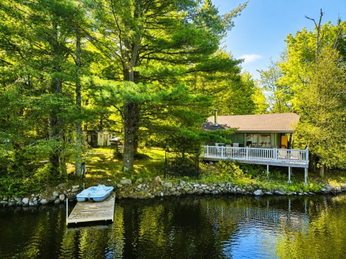 Bord de l'eau - 41 Rue Du Lac-Carillon, Brownsburg-Chatham, QC - Outdoor With Body Of Water